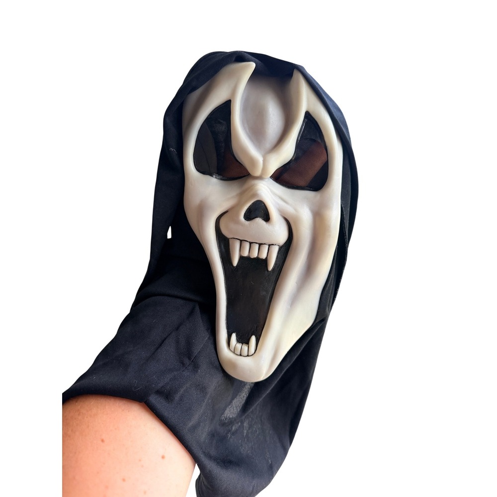 Vintage 90's SCREAM Easter Unlimited / Fun World Vampire Ghostface Mask